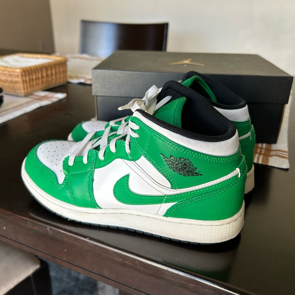 Nike Air Jordan 1 MID (GS) size 5.5Y